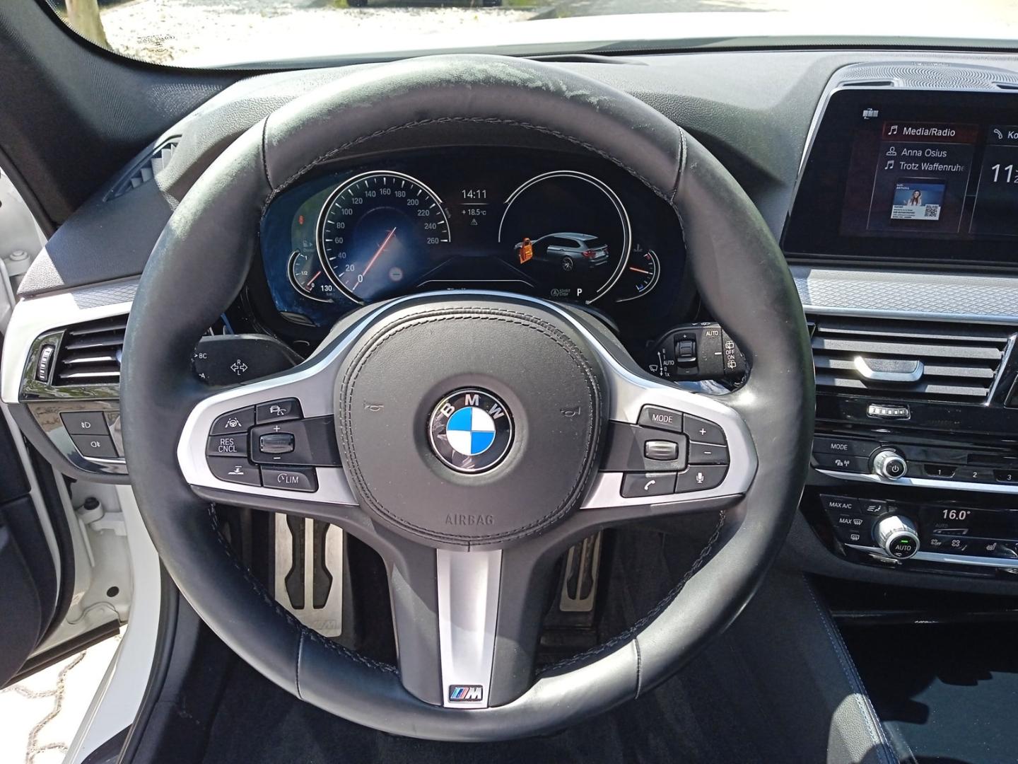 BMW 520 d Tour. MSport+HUD+AHK+ACC+ADPT. LED+KAMERA+
