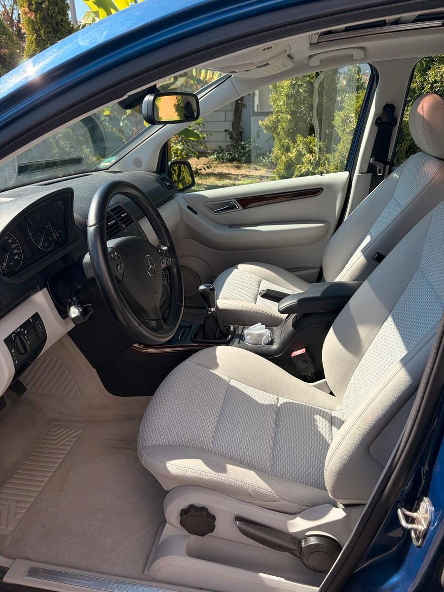 Mercedes-Benz A180 2010 — photo 12