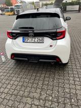 Toyota Yaris 1.5-l-VVT-i Hybrid 130 CVT GR SPORT GR... - gebrauchte Toyota Yaris aus dem Jahr 2024