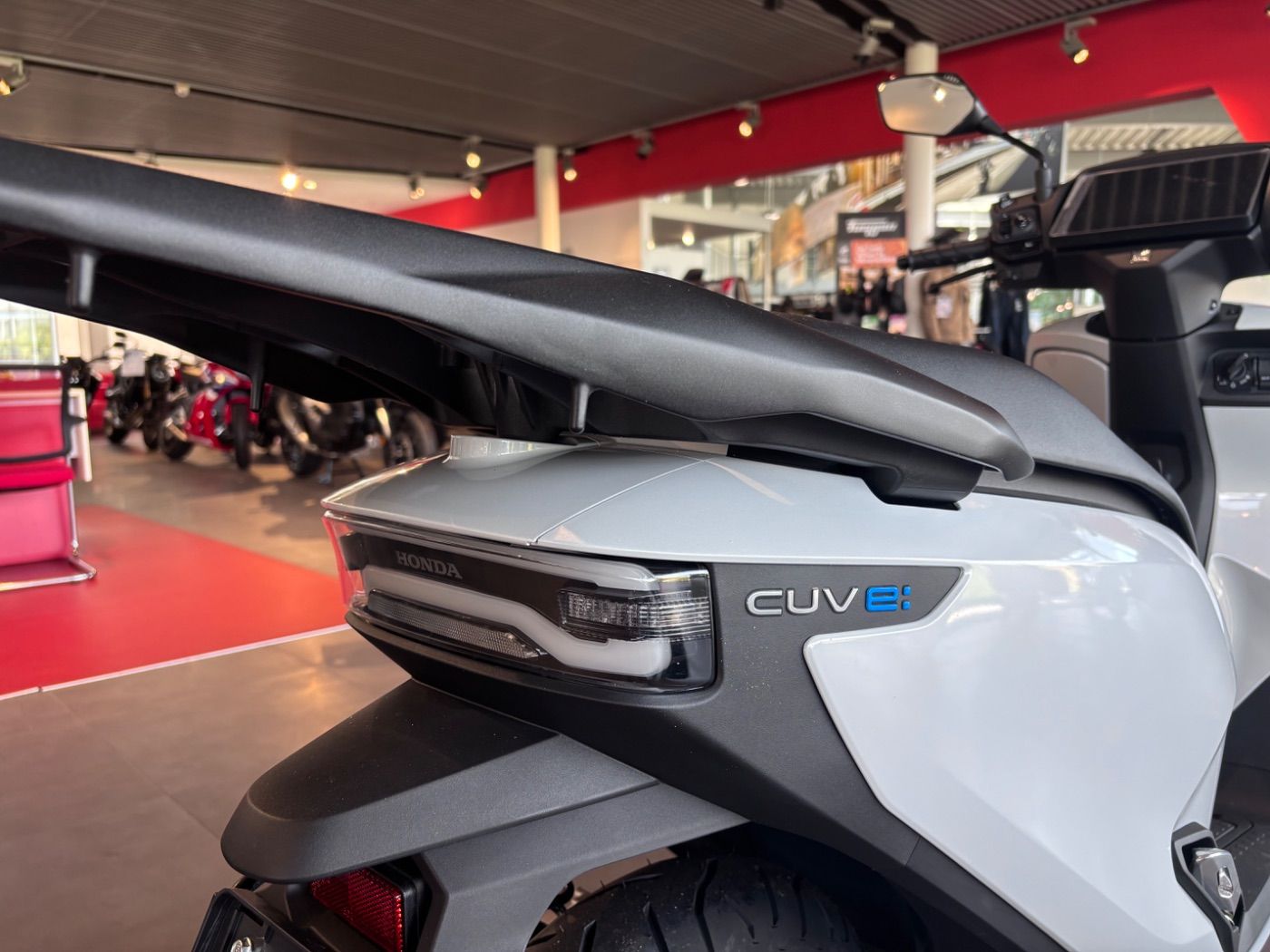 Fahrzeugabbildung Honda CUV e Connected Elektroroller