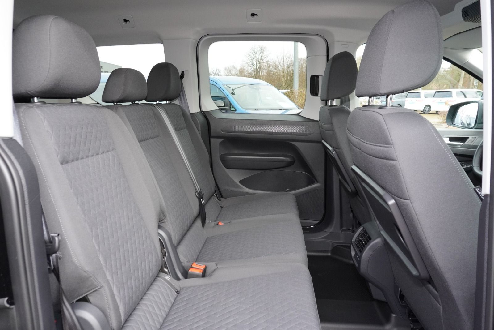 Fahrzeugabbildung Volkswagen Caddy 1.5 TSI Life Alu Klima DAB+ Dachreling uvm