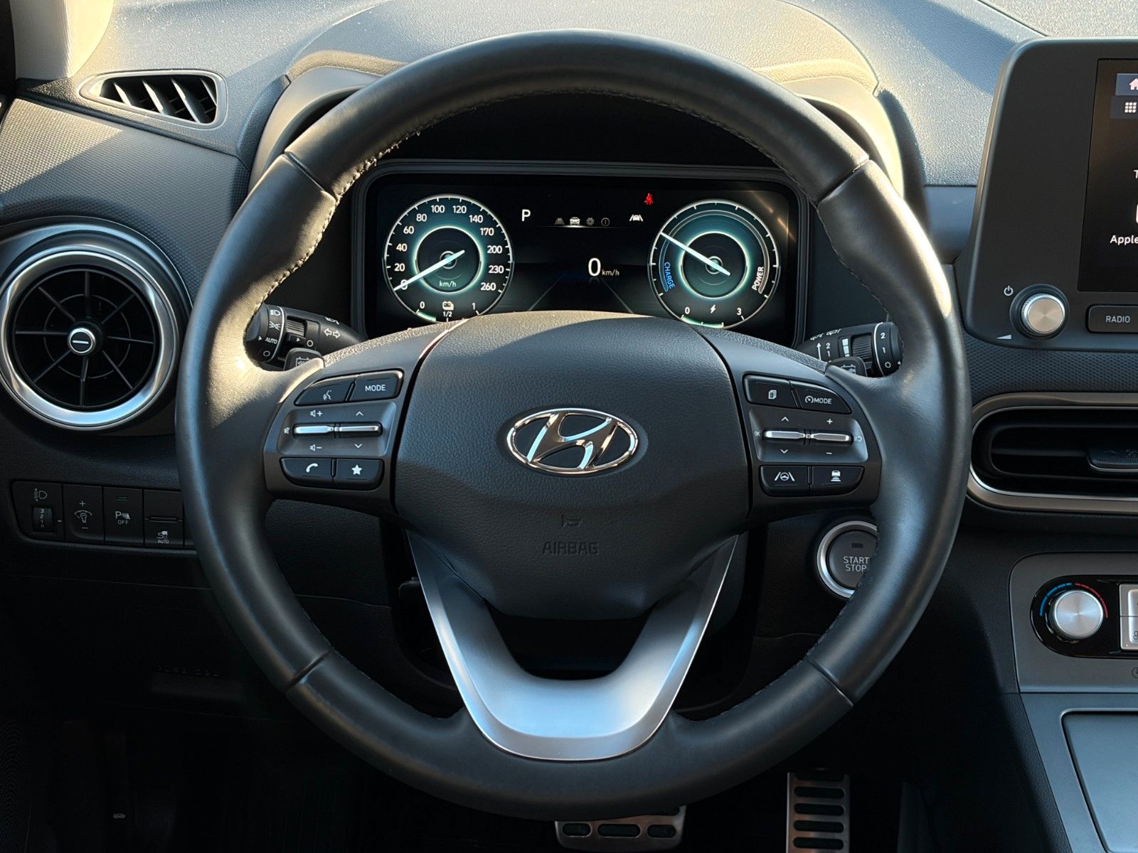 Fahrzeugabbildung Hyundai KONA Elektro SHZ LHZ ACC LKA PDC CAM LFA CarPlay