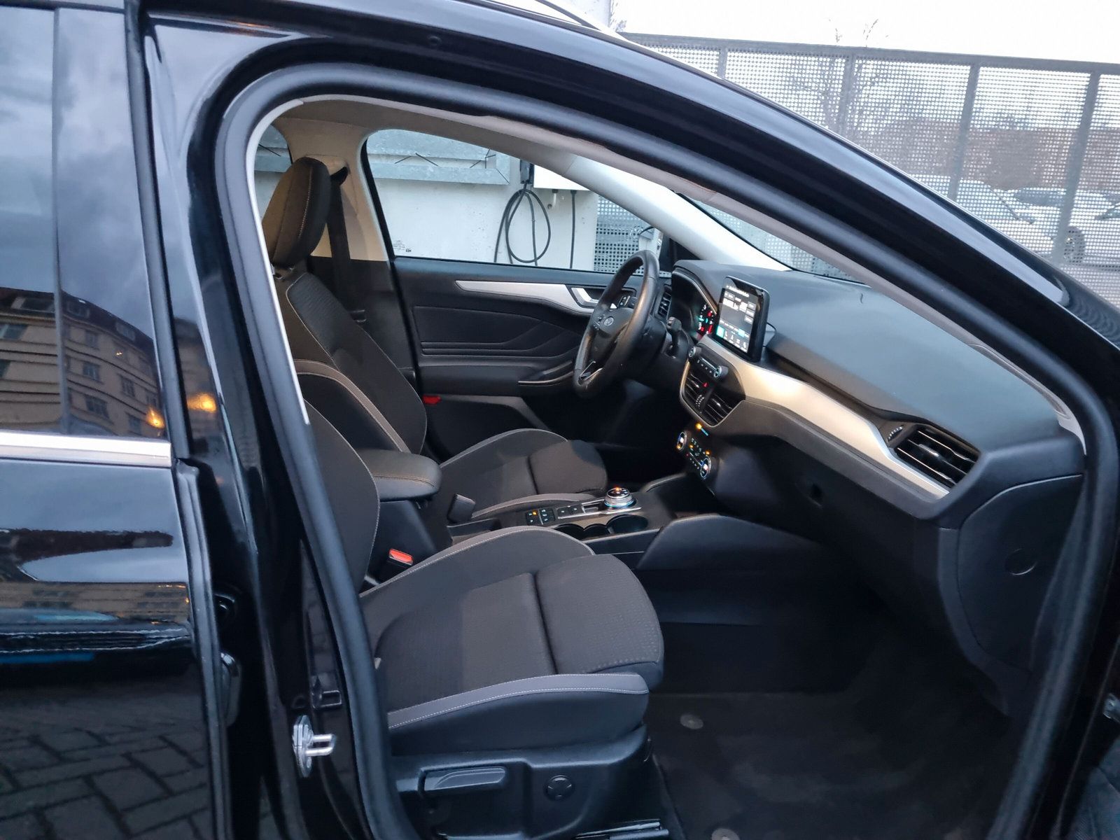 Fahrzeugabbildung Ford Focus Turnier 2.0 Cool & Connect LED SHZ KAMERA