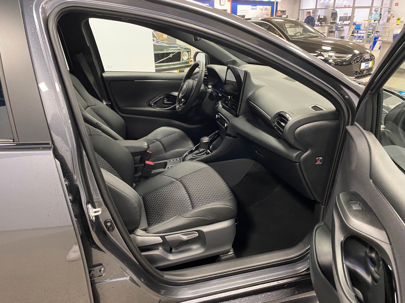 Fahrzeugabbildung Toyota Yaris Hybrid Style+KAMERA+SHZ+PDC