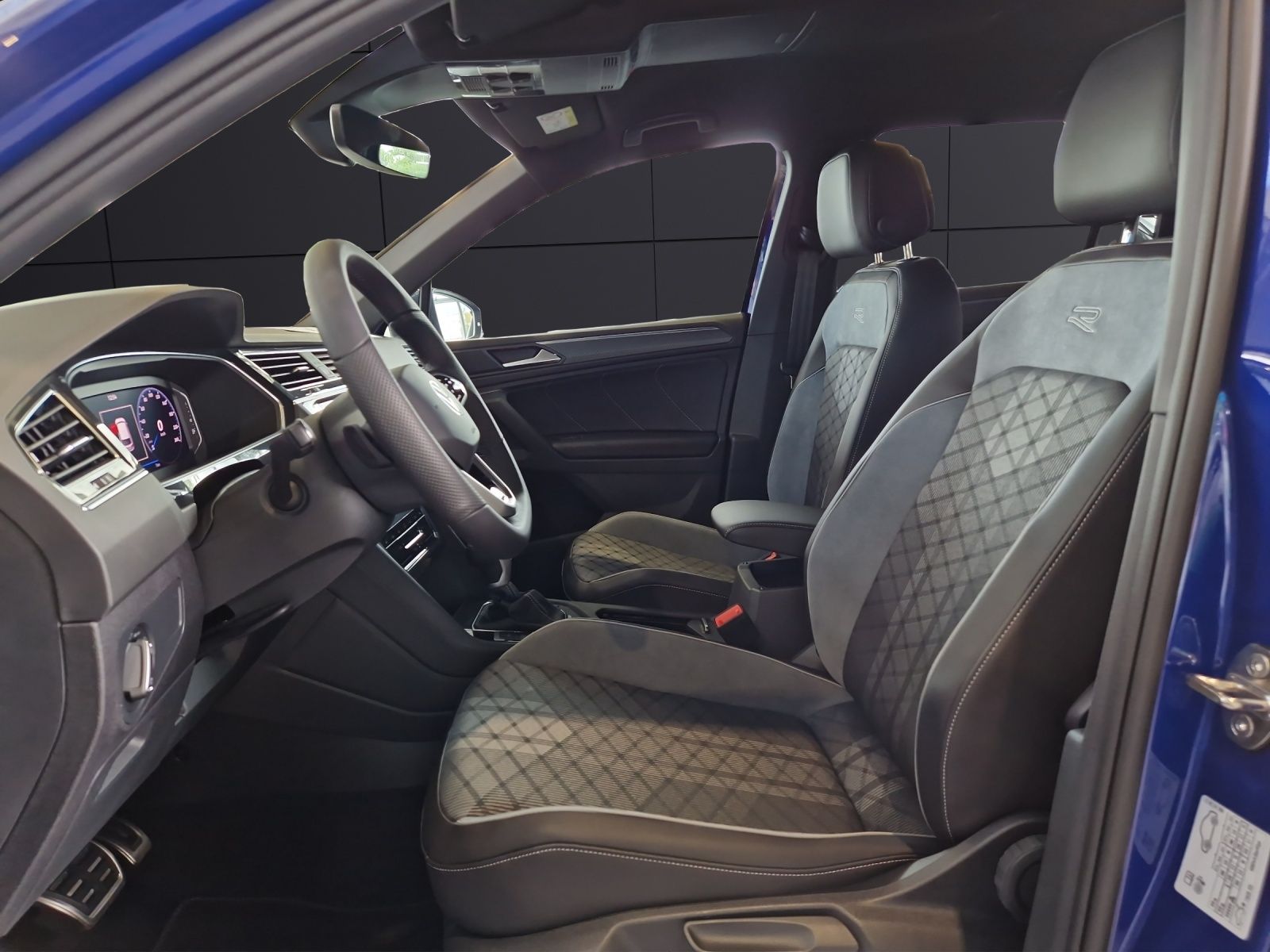 Fahrzeugabbildung Volkswagen Tiguan R-Line 4M MATRIX ACC 20" NAVI