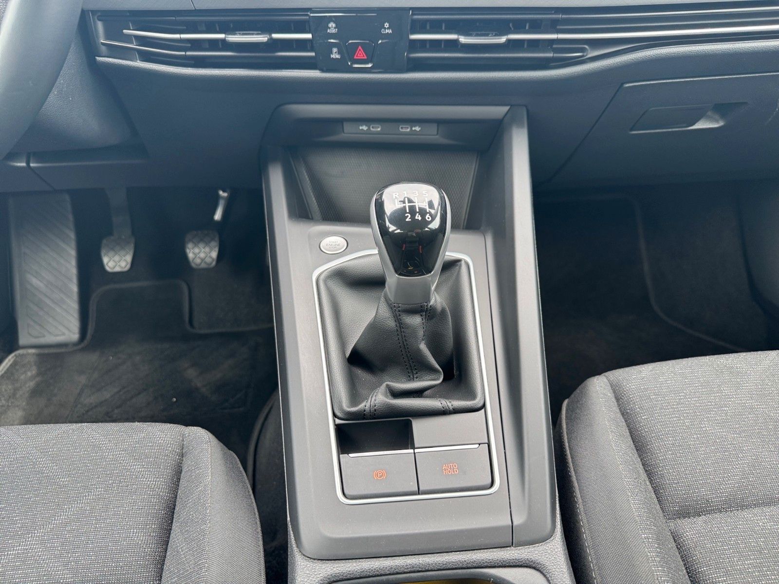 Fahrzeugabbildung Volkswagen Golf VIII Lim. Life 1.5 TSI