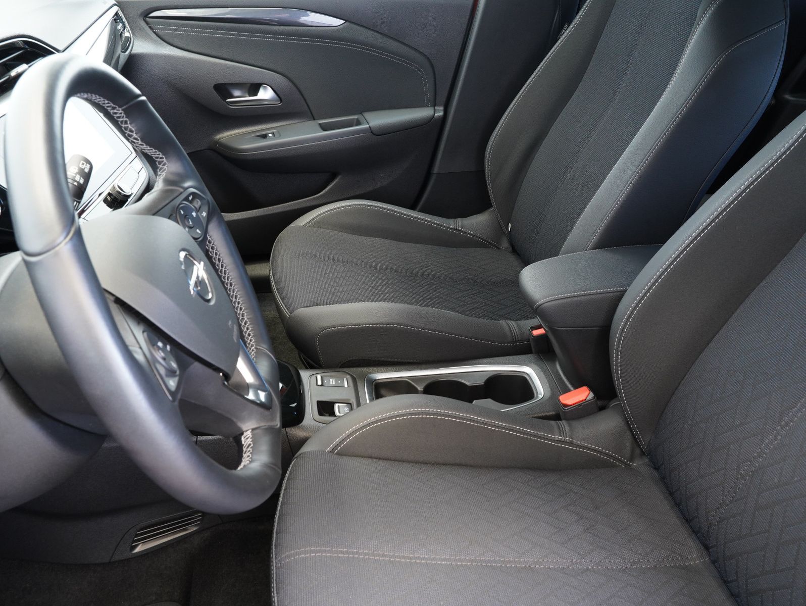 Fahrzeugabbildung Opel Corsa F e Elegance LED/CARPLAY/DAB/11KW/SOH