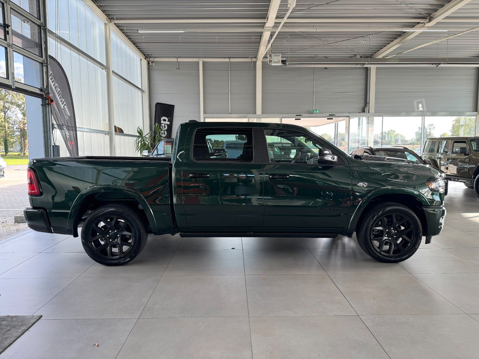 Fahrzeugabbildung Dodge RAM 1500 Crew Cab Laramie Night 5.7 V8 MY 2026