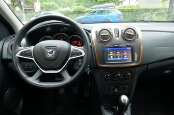 Fahrzeugabbildung Dacia Sandero II Stepway Celebration