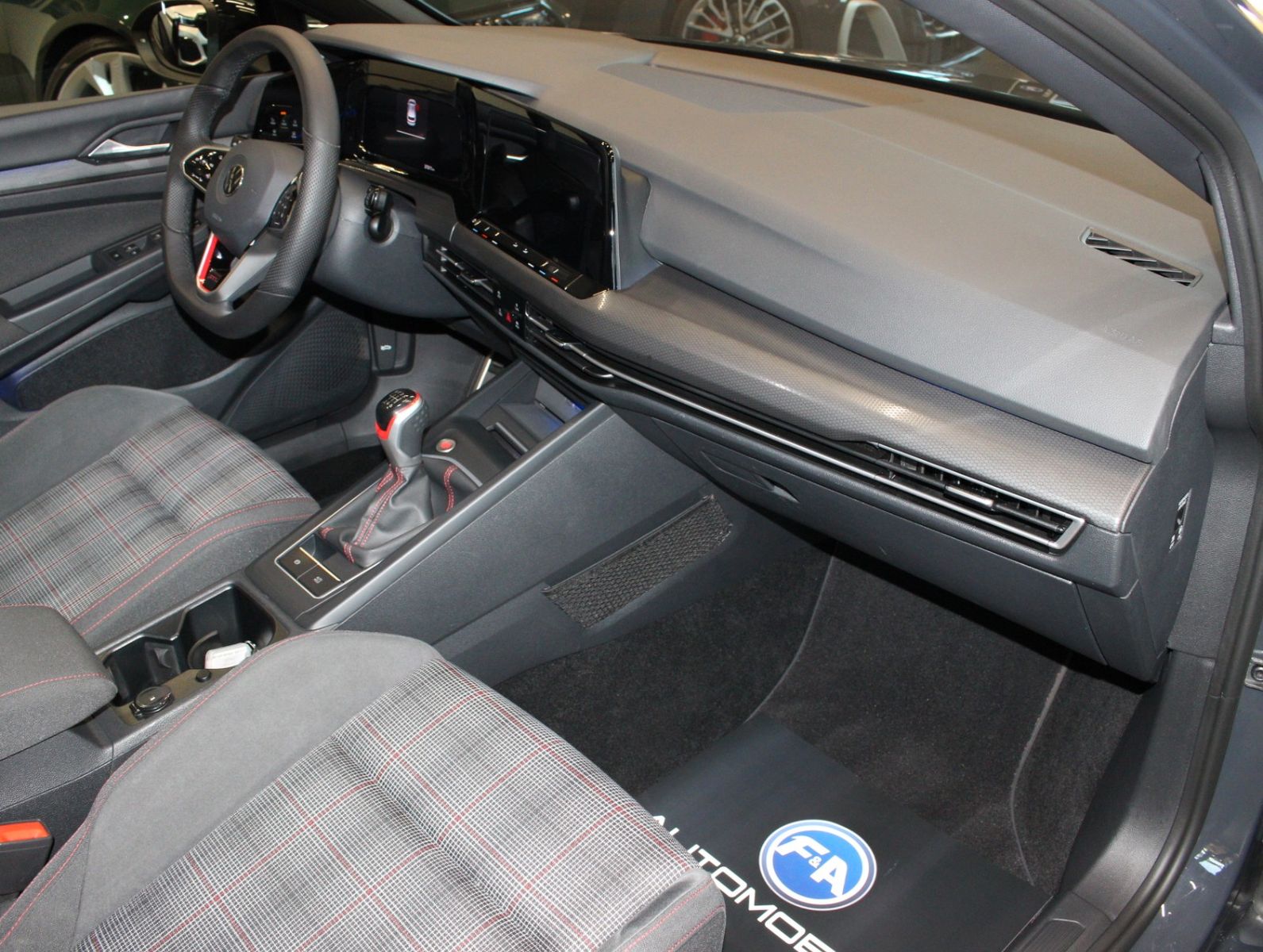 Fahrzeugabbildung Volkswagen Golf 2.0 TSI  GTI+LED*Navi*2.Hand