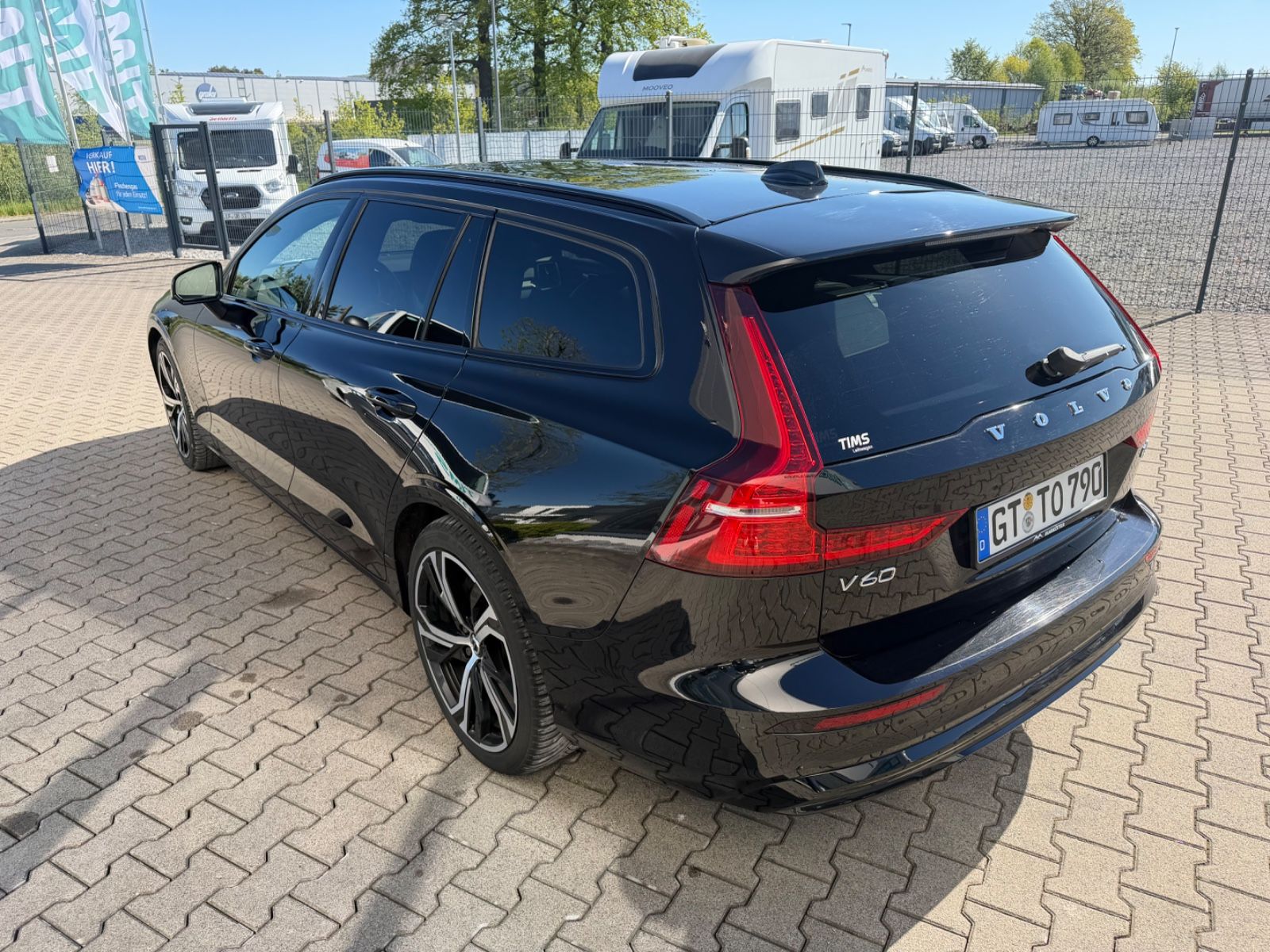 Fahrzeugabbildung Volvo V60 Kombi Plus Dark
