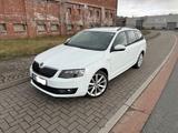 Skoda Octavia Combi Joy *2.0TDI*AHK*NAVI*PDC*KLIMA*TÜV