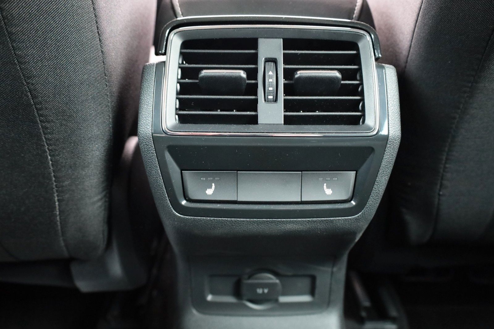 Fahrzeugabbildung SKODA Karoq Ambition 1.5 ACT DSG *Smart Link *SHZ