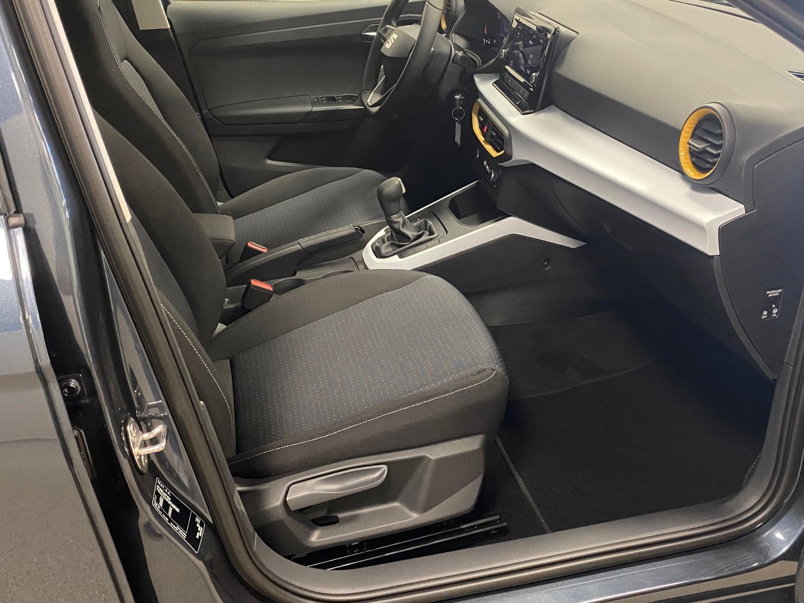 Fahrzeugabbildung SEAT Arona 1.0 TSI DSG STYLE+5 JAHRE GARANTIE+AHK+LED