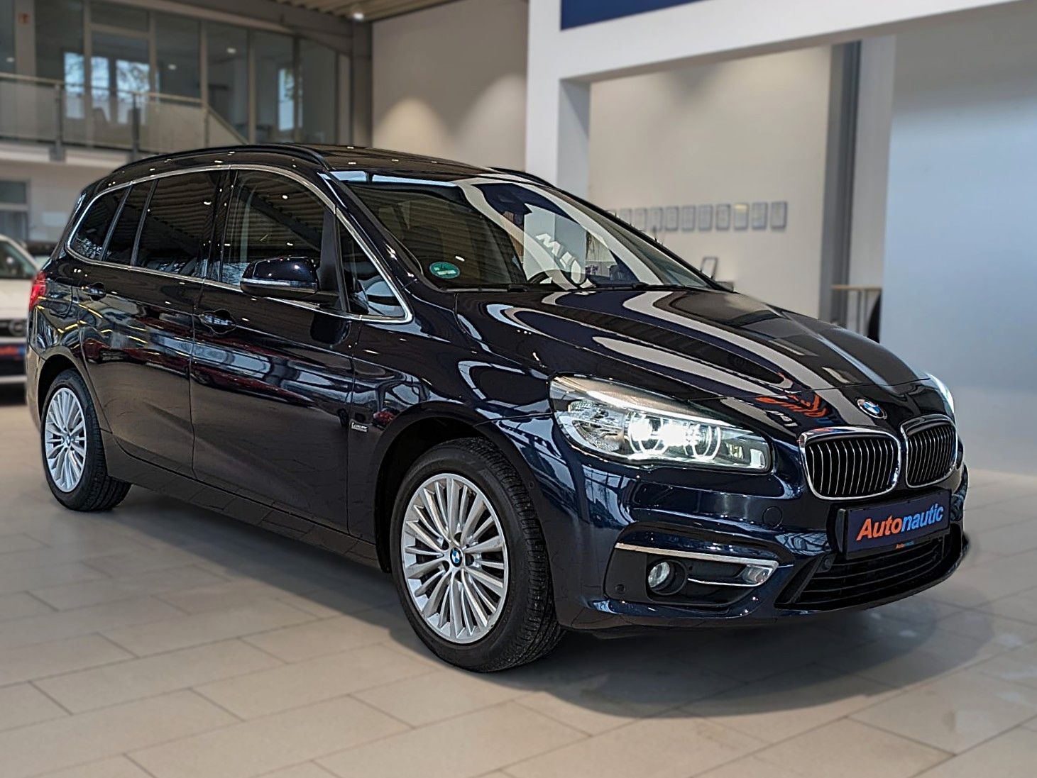 Fahrzeugabbildung BMW 220d Gran Tourer LEDER NAVI HUD PANO LED CAM