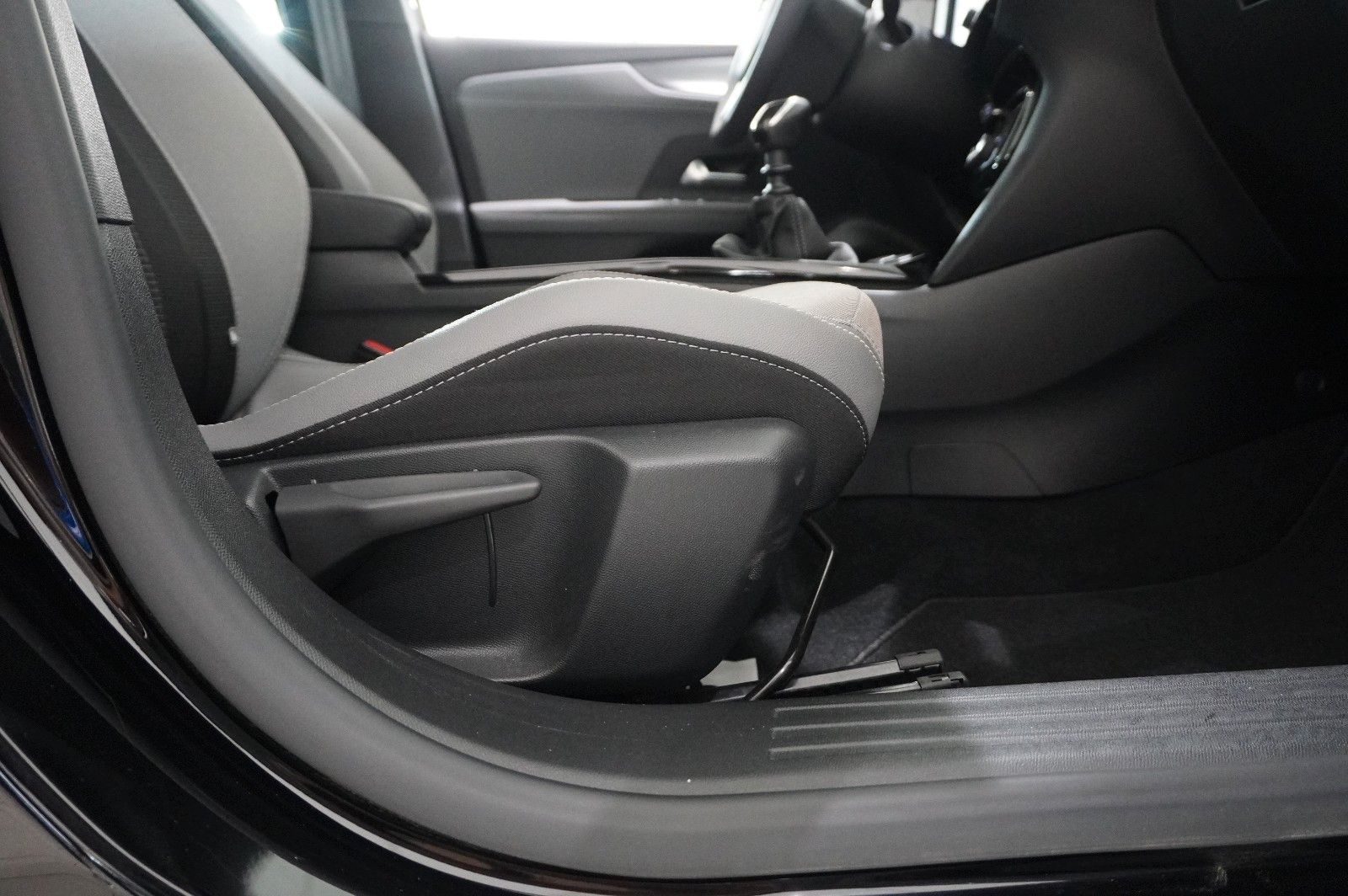 Fahrzeugabbildung Opel Mokka ELEGANCE 1.2T NAVI/LED/KAMERA/SPORT/SH/DAB