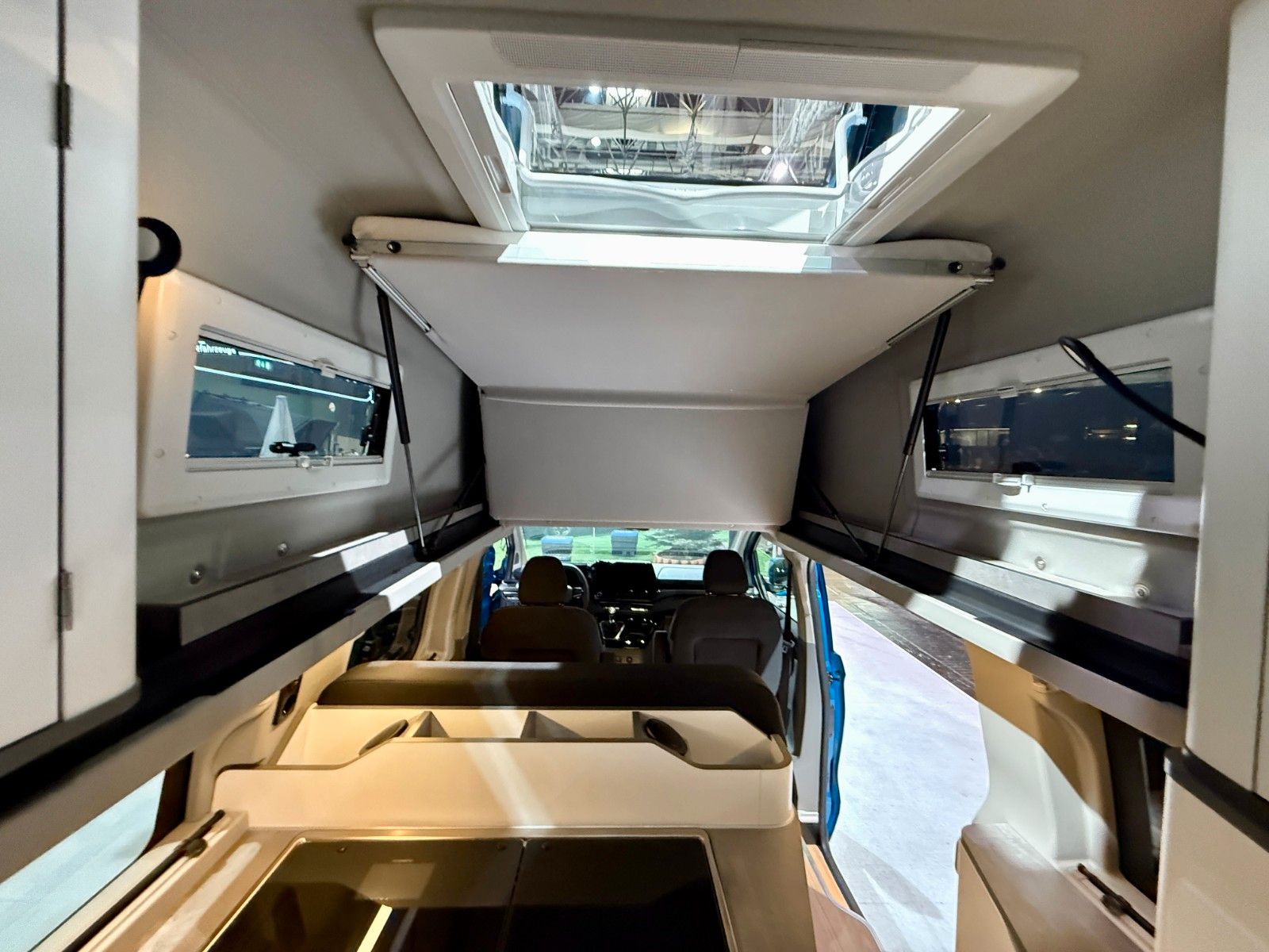 Vehicle image: Ford Nugget L2 high roof 2026 | New model V710