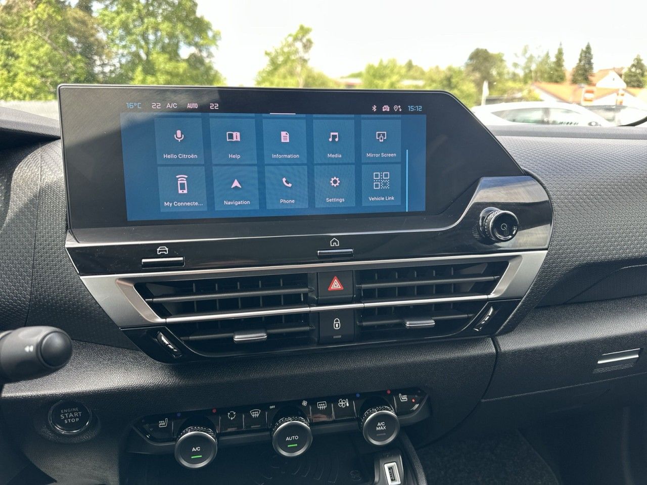 Fahrzeugabbildung Citroën ë-C4 X Shine-1Hnd-Navi-Schiebedach* - mit KI generiert/bearbeitet