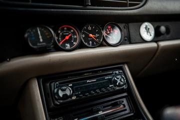 1983 Porsche 944 — миниатюра 11