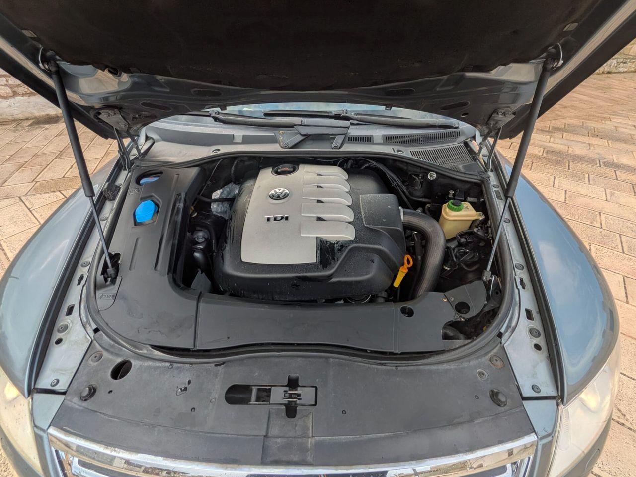 Volkswagen Touareg 2004 — photo 10