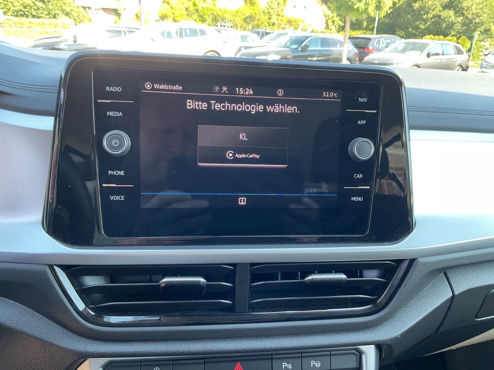 Fahrzeugabbildung Volkswagen T-Roc 1.5 TSI DSG Life,LED,AHK,Navi