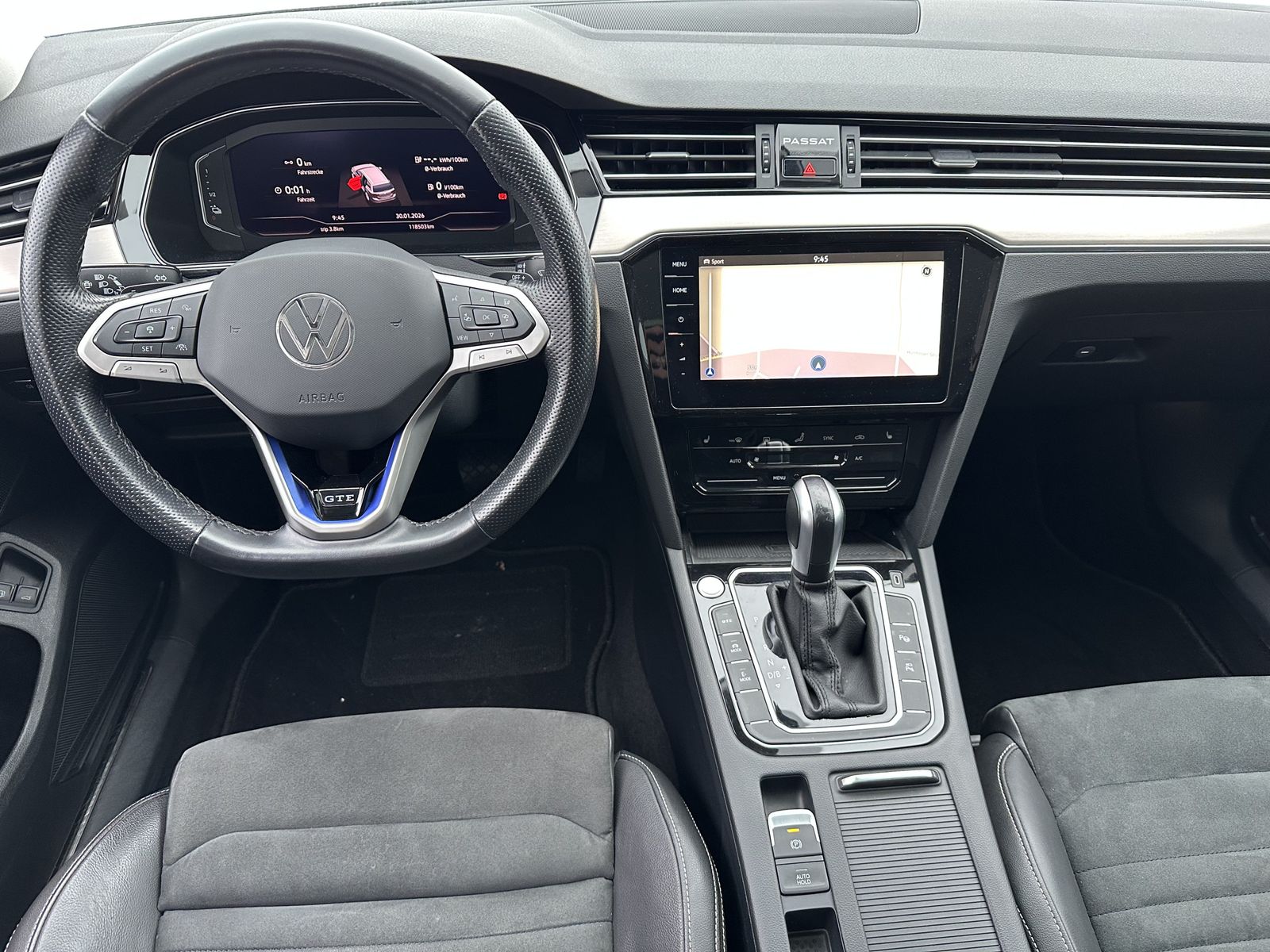Fahrzeugabbildung Volkswagen Passat GTE R-Line NAV+IQ-LIGHT+PANO+AHK+DCC+18ZO