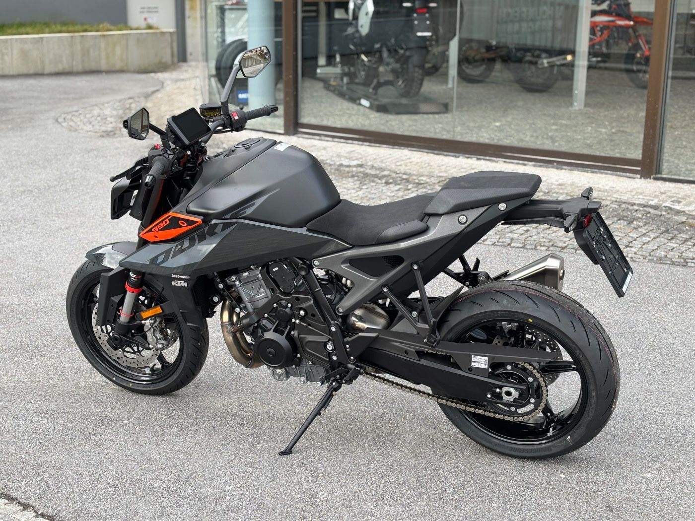 Fahrzeugabbildung KTM 990 Duke Modell 2024