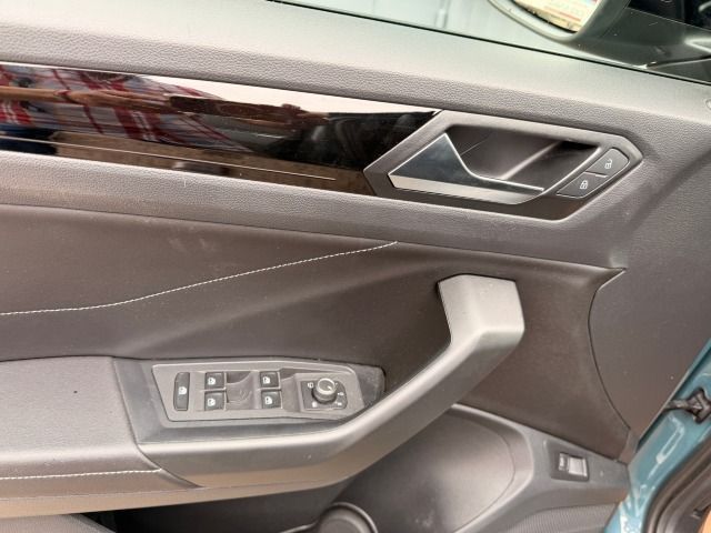 Fahrzeugabbildung Volkswagen T-Roc 2.0 TSI R-Line 4Motion DSG*Leder
