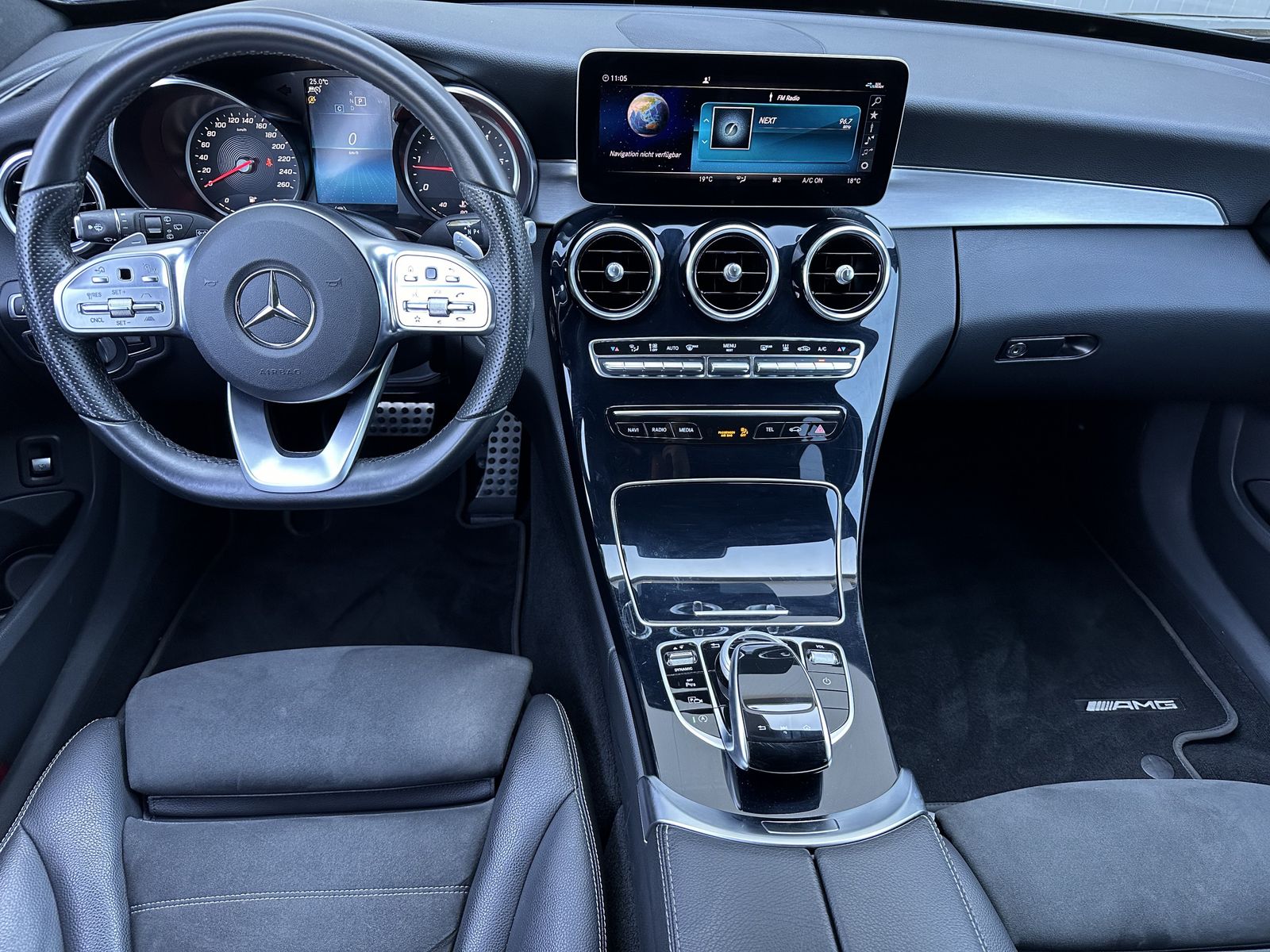 Fahrzeugabbildung Mercedes-Benz C 300d T AMG-Line NAV+LED+BURMESTER+SHZ+TEMPOMAT