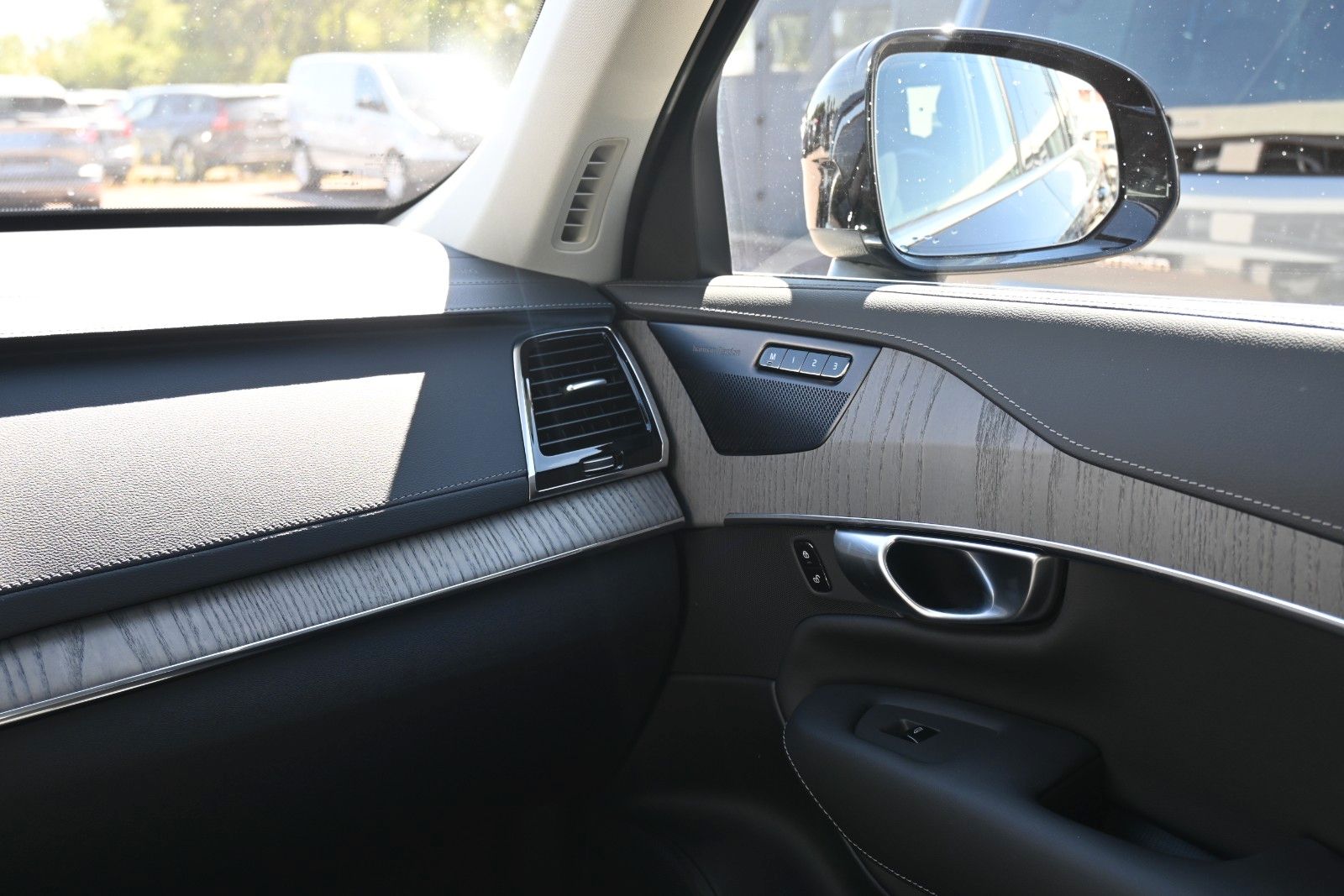 Fahrzeugabbildung Volvo XC90 B5D AWD Plus Bright*LED*PANO*STHZ*360*H&K