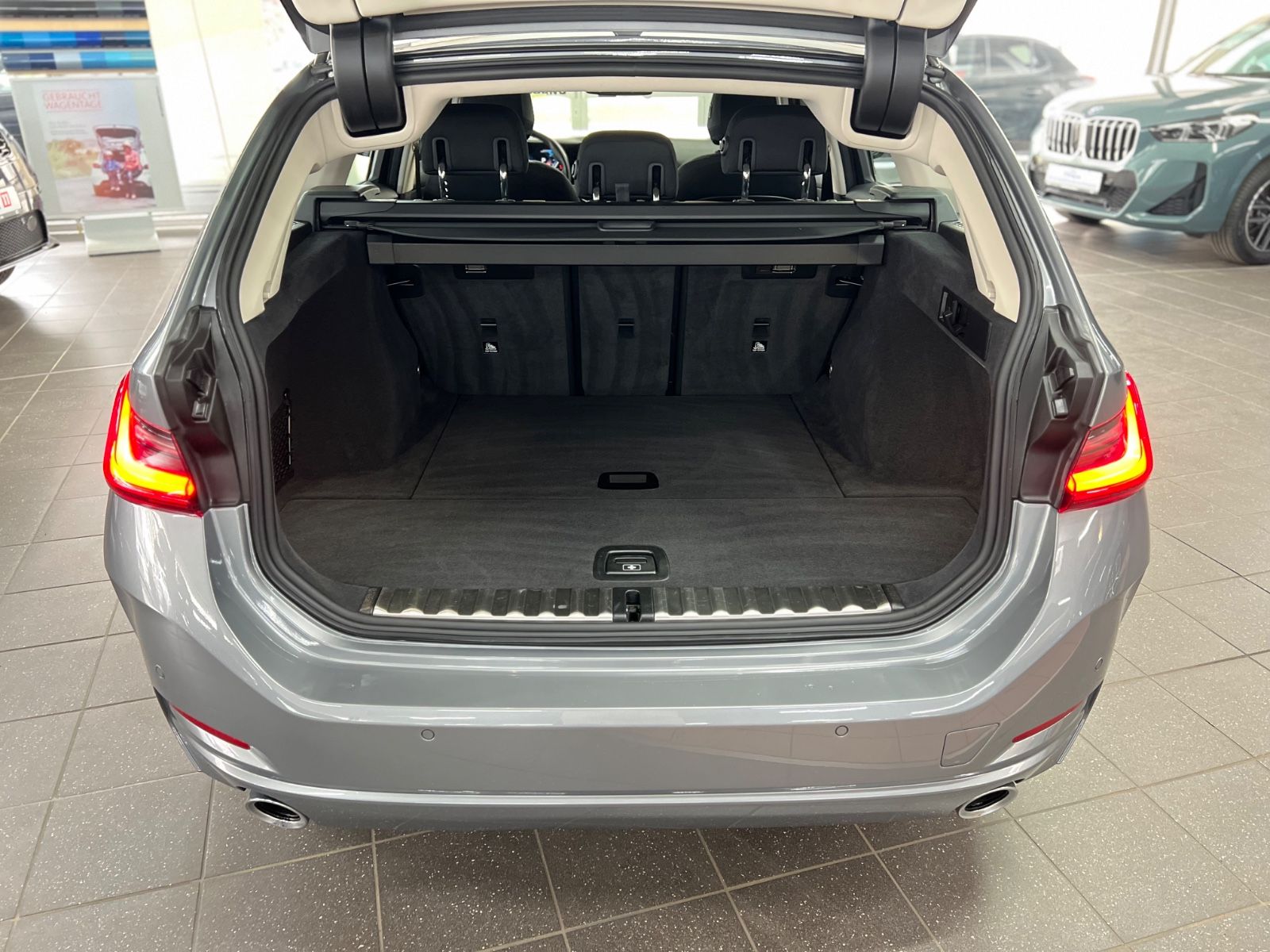 BMW 320d Touring xDrive III Driving Assistant III foto 10