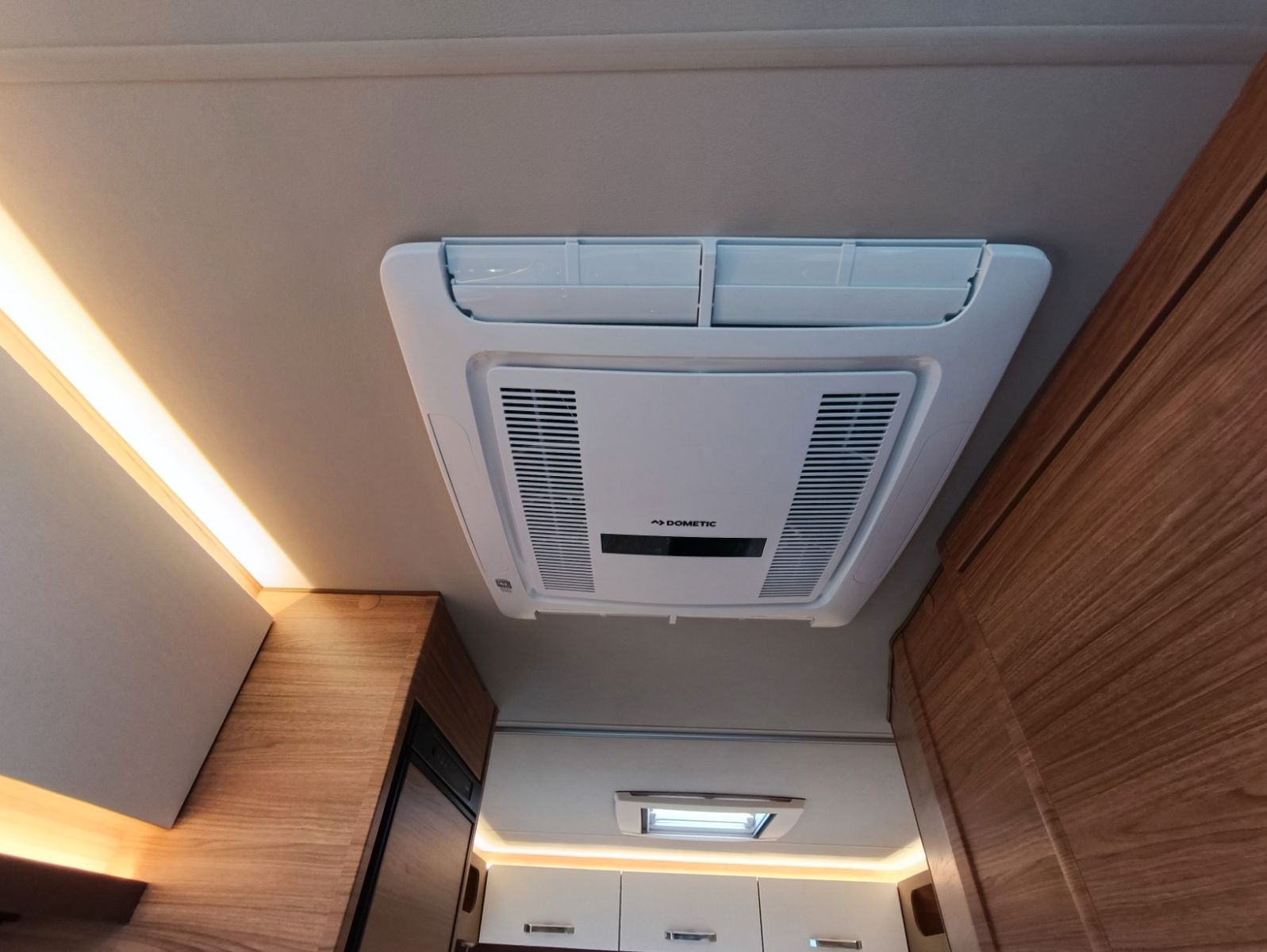 Fahrzeugabbildung Weinsberg CaraCore 650 MEG *Automatik*Standklima*Backofen