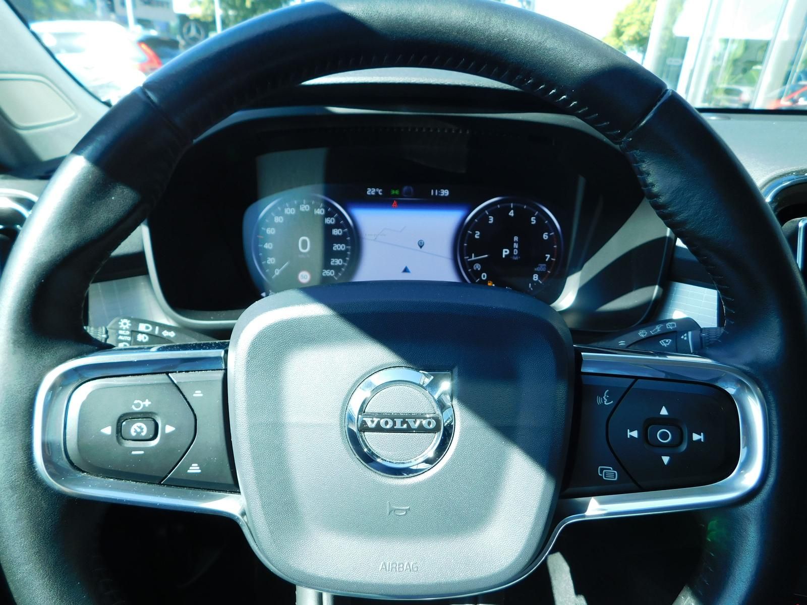 Fahrzeugabbildung Volvo XC40 T4 AWD Momentum Pro