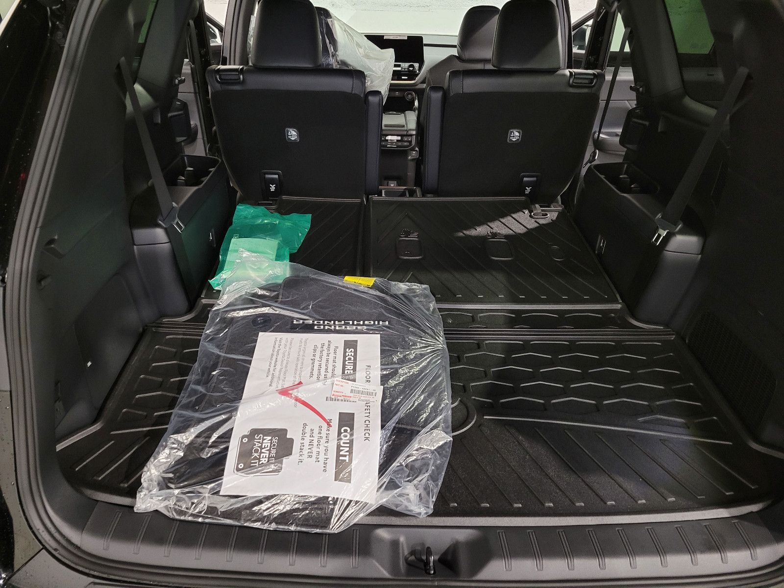 Fahrzeugabbildung Toyota GRAND Platinum Max T1: 68.000 EURO