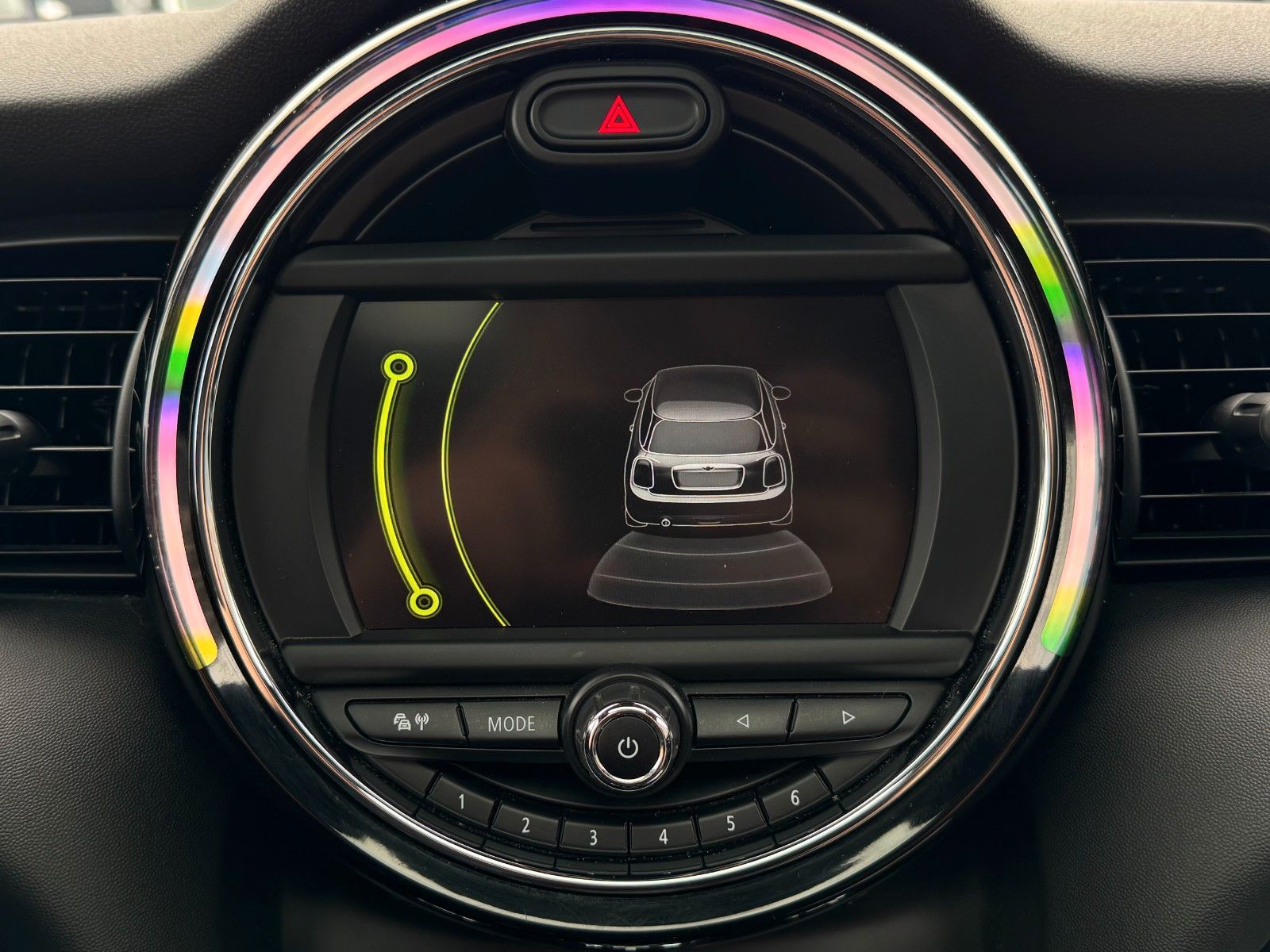 Fahrzeugabbildung MINI Cooper S Panoramadach Tempomat SHZ PDC BLT