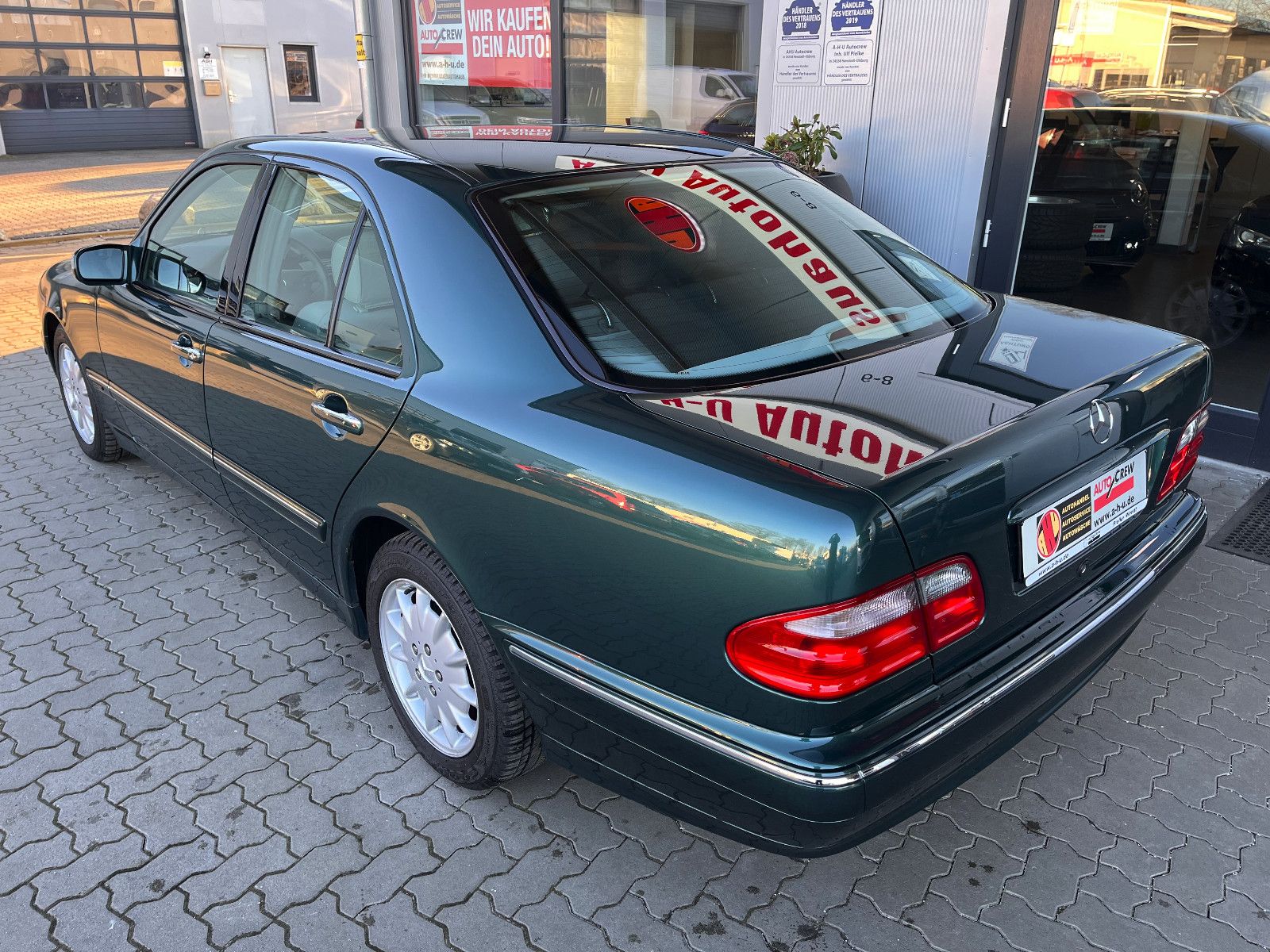 Fahrzeugabbildung Mercedes-Benz E 240 ELEGANCE