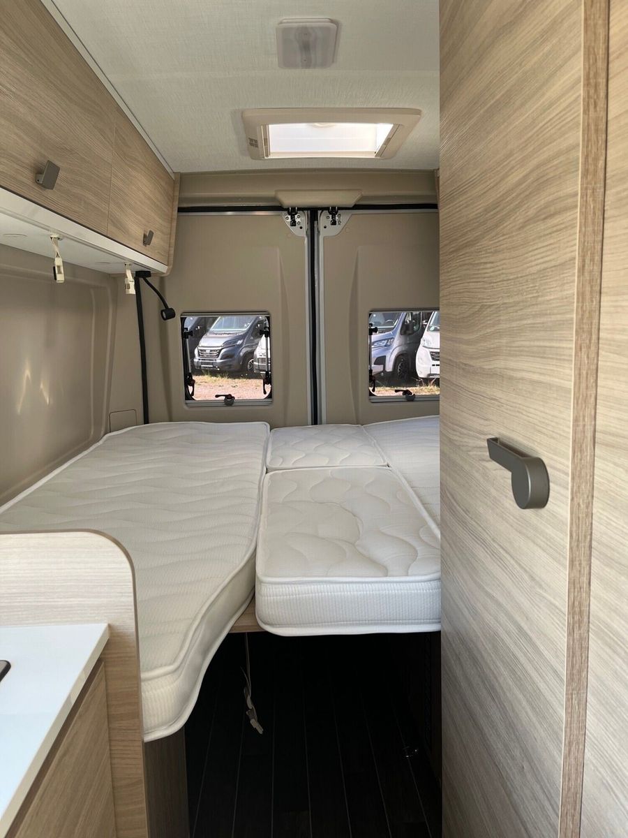 Fahrzeugabbildung Forster Livin Up FV599EBL Pioneer DAB, Markise