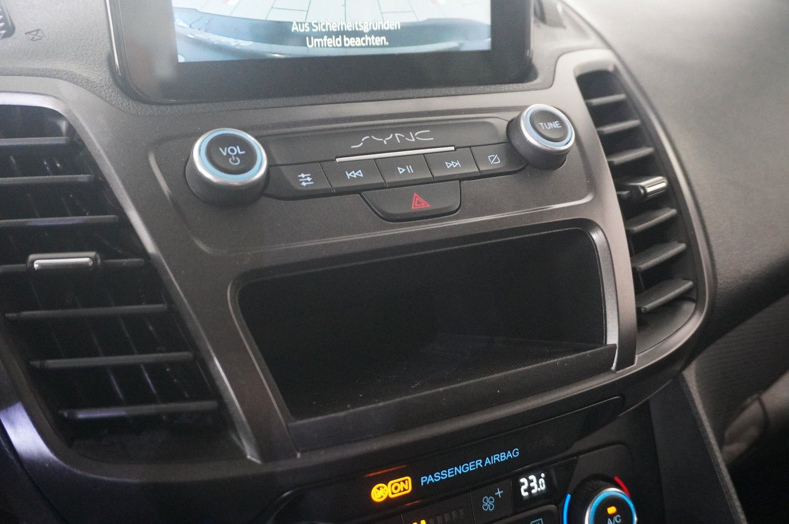 Fahrzeugabbildung Ford Tourneo Connect 1.5D TREND 5-SITZ NAVI/KAMERA