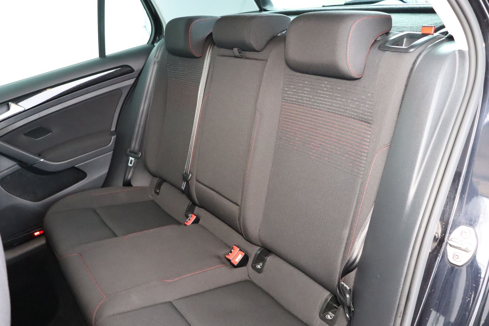 Fahrzeugabbildung Volkswagen Golf VII Sound * Standheizung * LED *