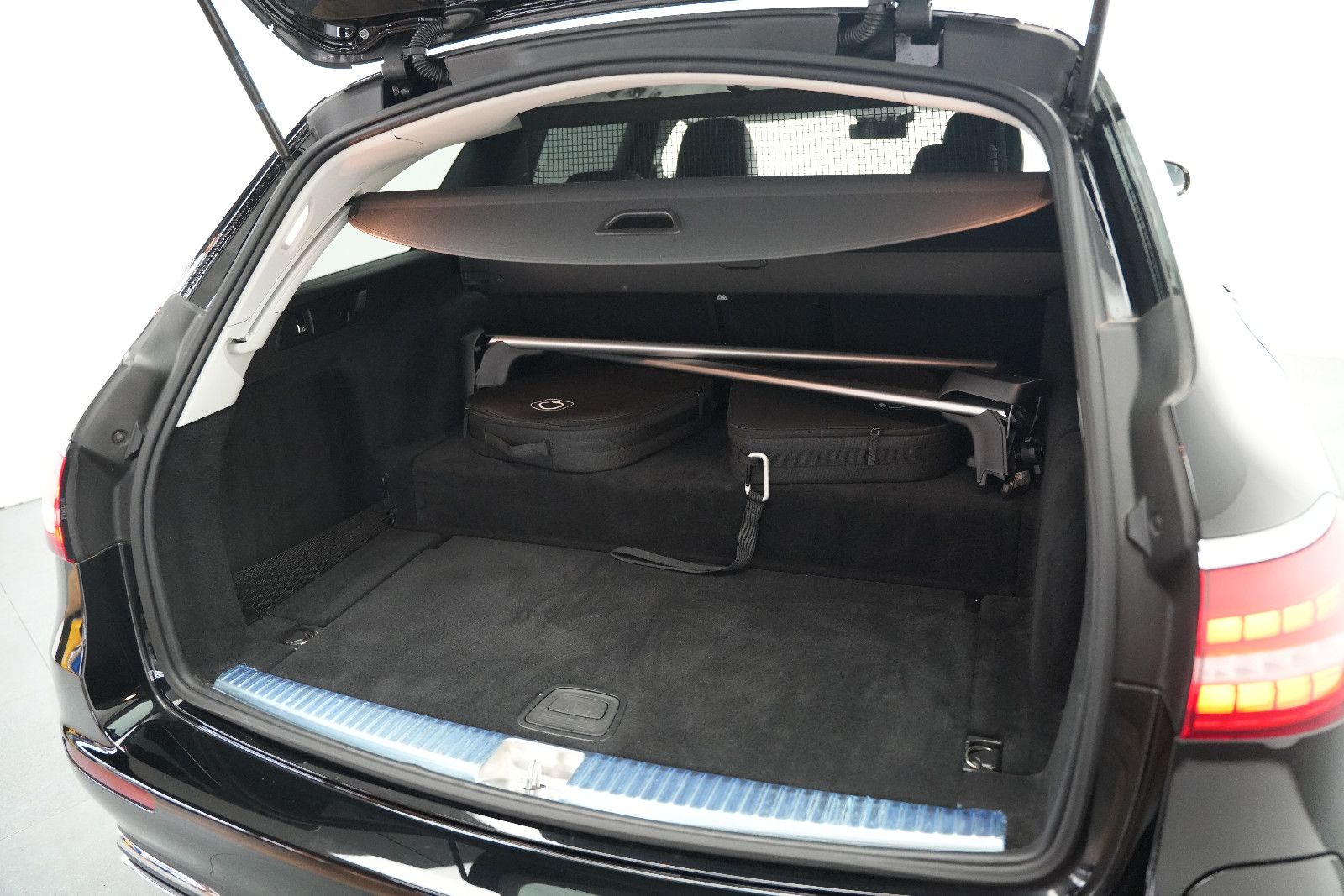 Fahrzeugabbildung Mercedes-Benz E 300 de/Plug-in/Leder/Ambiente/LED/360°Cam/SHZ/
