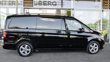 Mercedes V 220 - 2