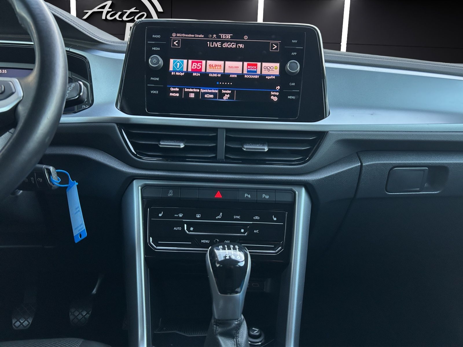 Fahrzeugabbildung Volkswagen T-Roc TSI Life LED Navi AID APP SH LM