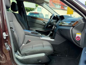Mercedes E 220 - 12