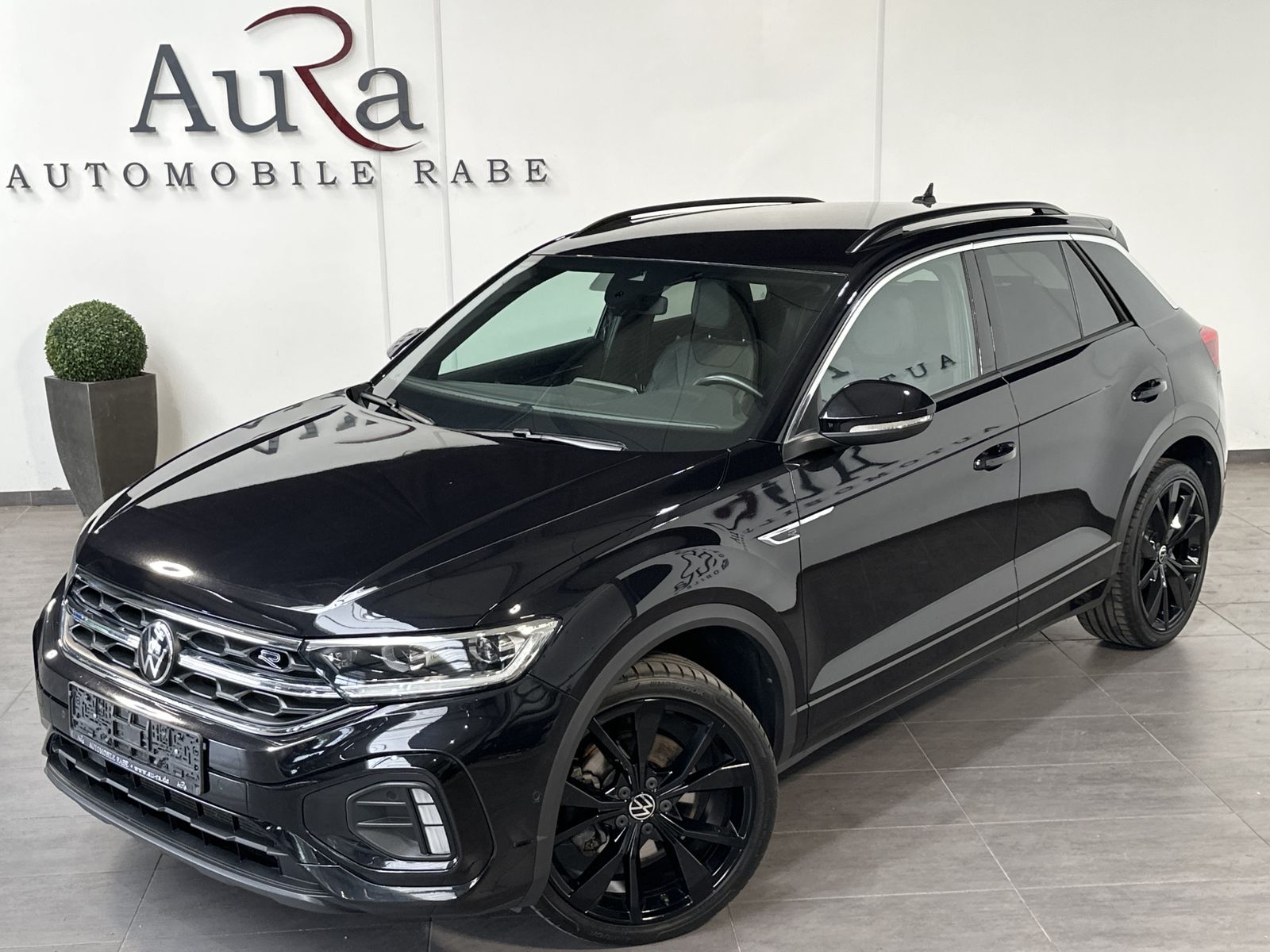 Fahrzeugabbildung Volkswagen T-Roc 2.0 TSI DSG R-Line Black 4M NAV+LED+AHK+VC
