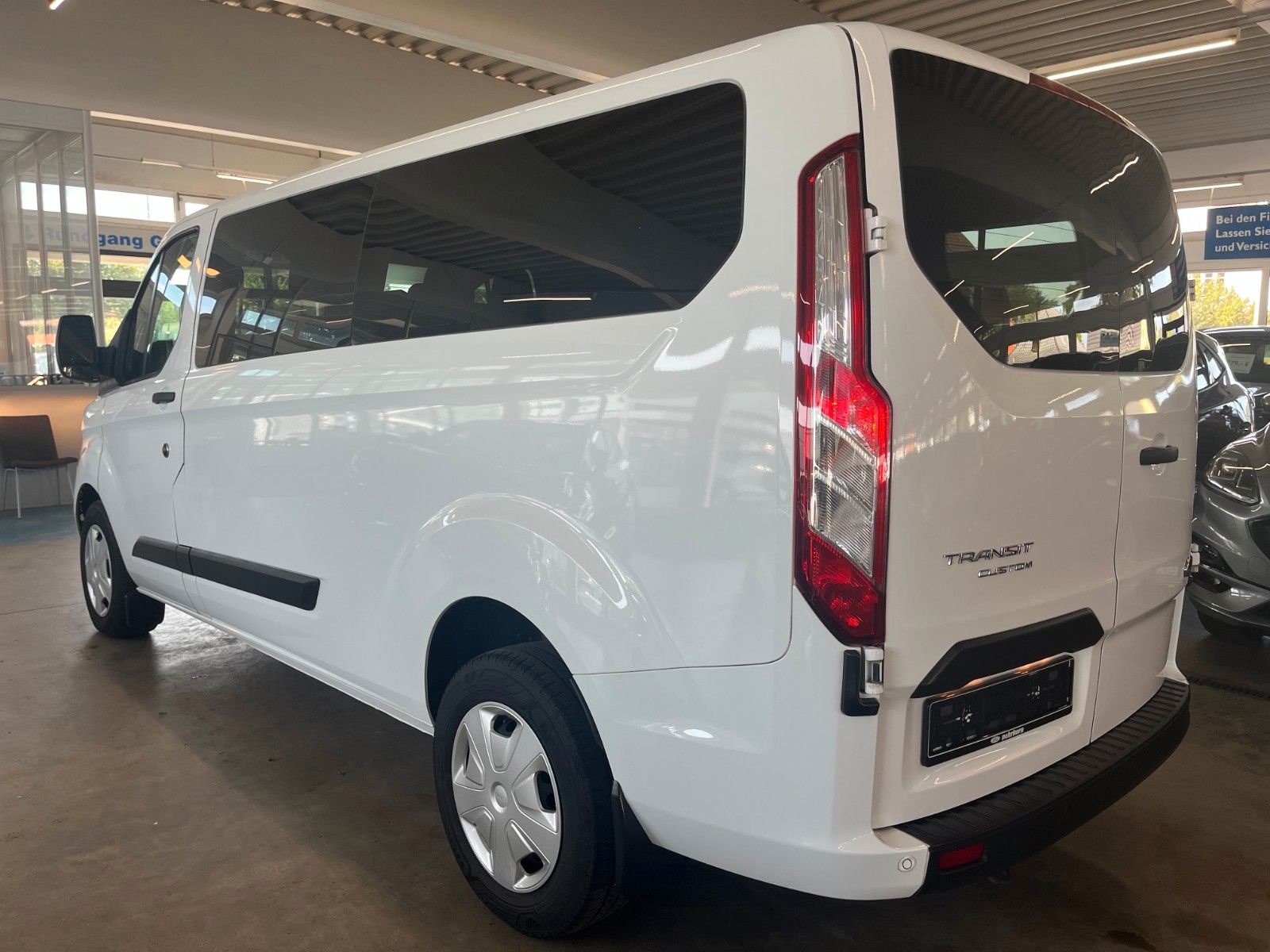 Fahrzeugabbildung Ford Transit Custom L2 TREND 9-Sitzer Klima CAM STDHZ