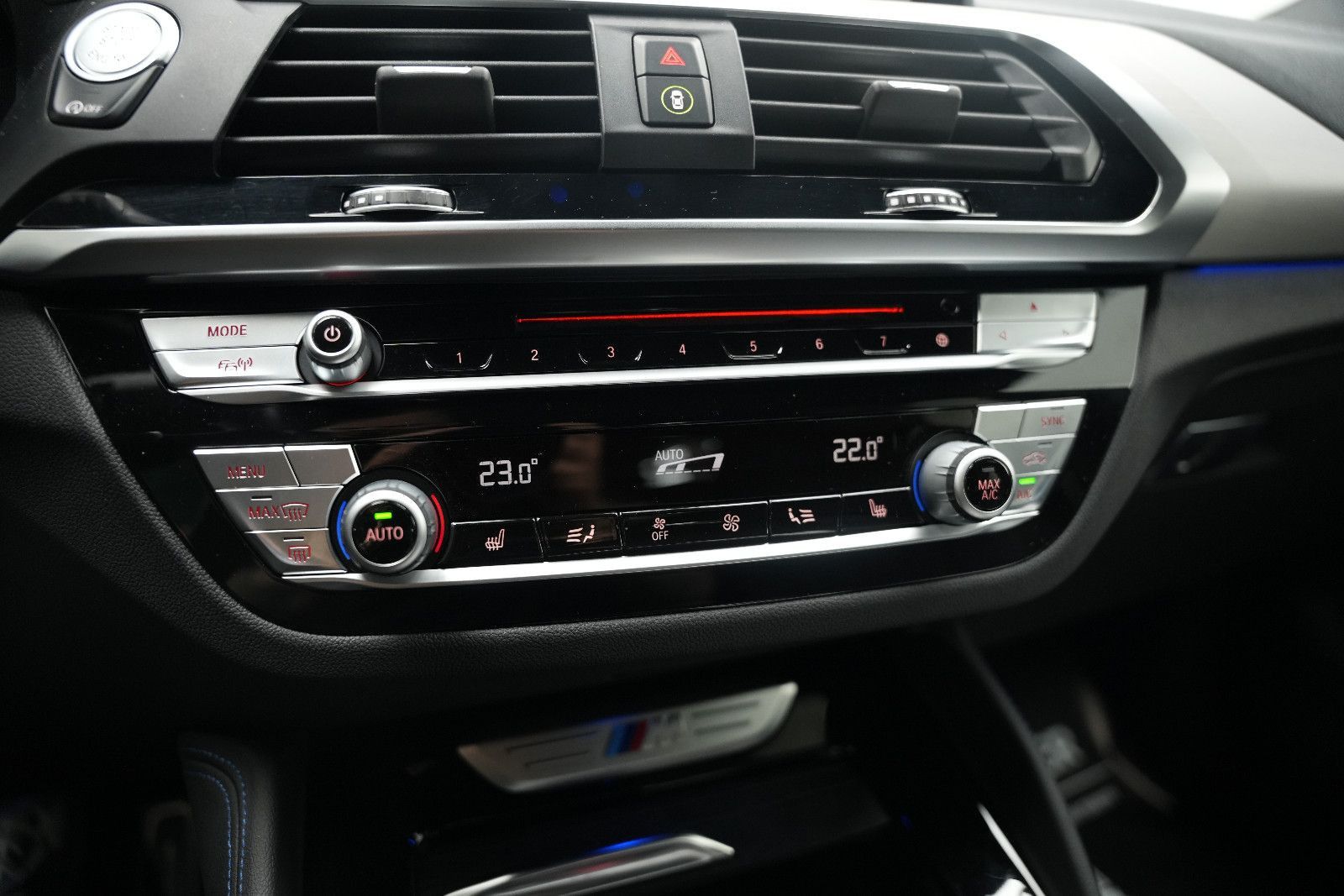 Fahrzeugabbildung BMW X4 M40 /HUD/LED/AHK/Leder/HUD/Ambiente/360°Cam/