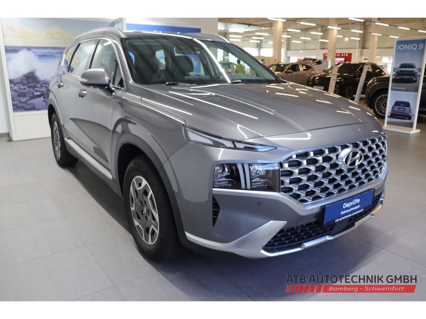 Fahrzeugabbildung Hyundai SANTA FE 1.6l Hybrid 2WD Trend Komfort + Navi-Pa
