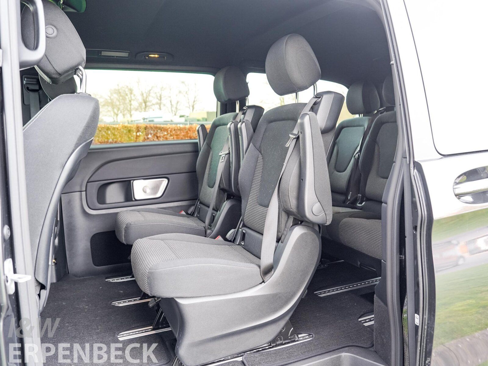 Fahrzeugabbildung Mercedes-Benz V 300 d 4MATIC Style lang AHK AMG Distronic AR
