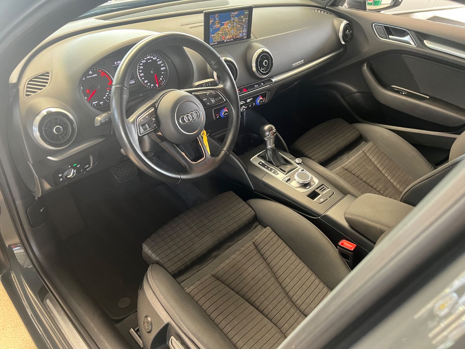 Fahrzeugabbildung Audi A3 Sportback 40 TDI quattro sport