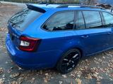 Skoda Octavia 2.0 TSI RS Combi RS - Skoda Octavia: Blau